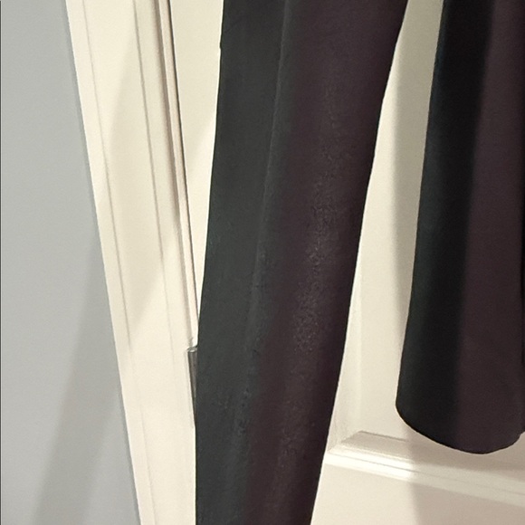 T Tahari Women's Burgundy Leather Jacket - Picture 6 of 7